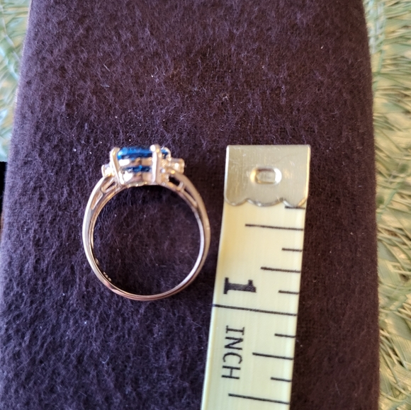 Town & Country Natural Blue Topaz and diamond ring, size 5, Oval shape, yellow - Picture 3 of 5